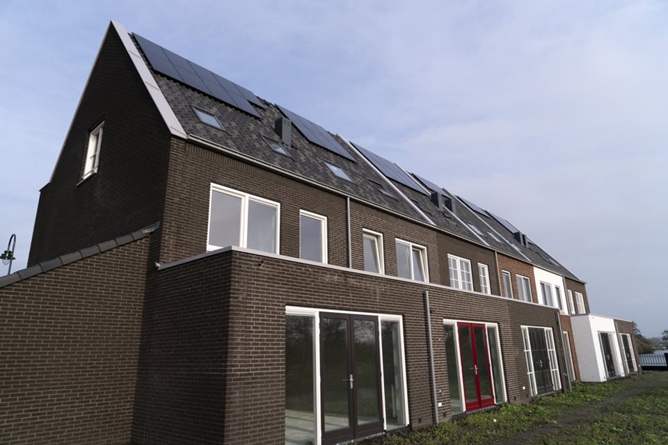 Nieuwbouw in Roelofarendsveen met Emergo prefab daken en dakkapellen