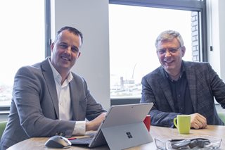 Stefan van Duijnhoven en Koos Wessels in overleg over Premodu